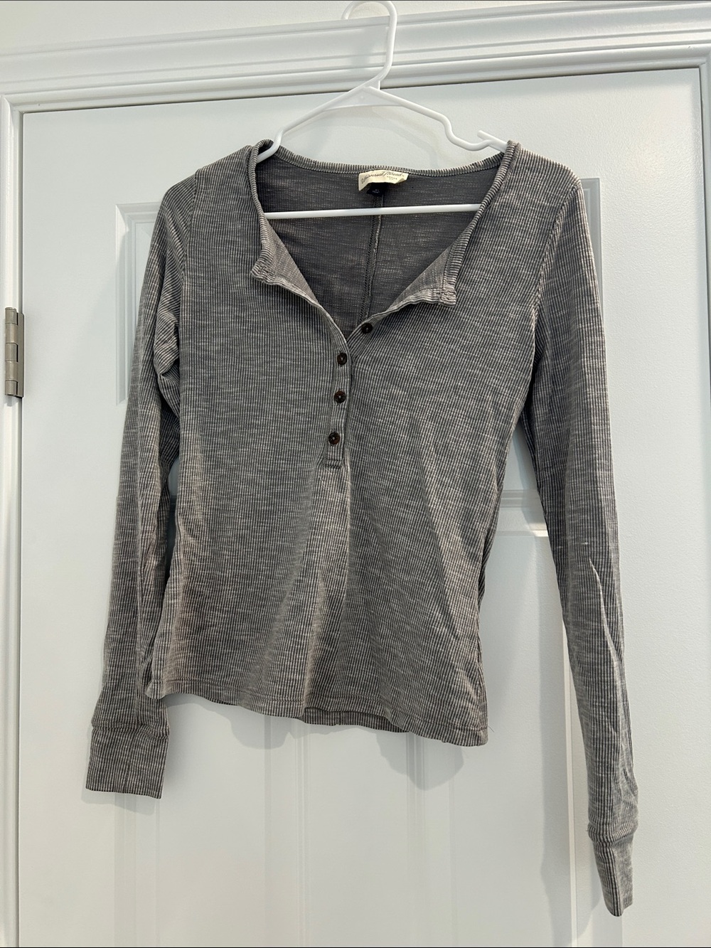 Women's Gray Long Sleeve Ribbed Henley Top